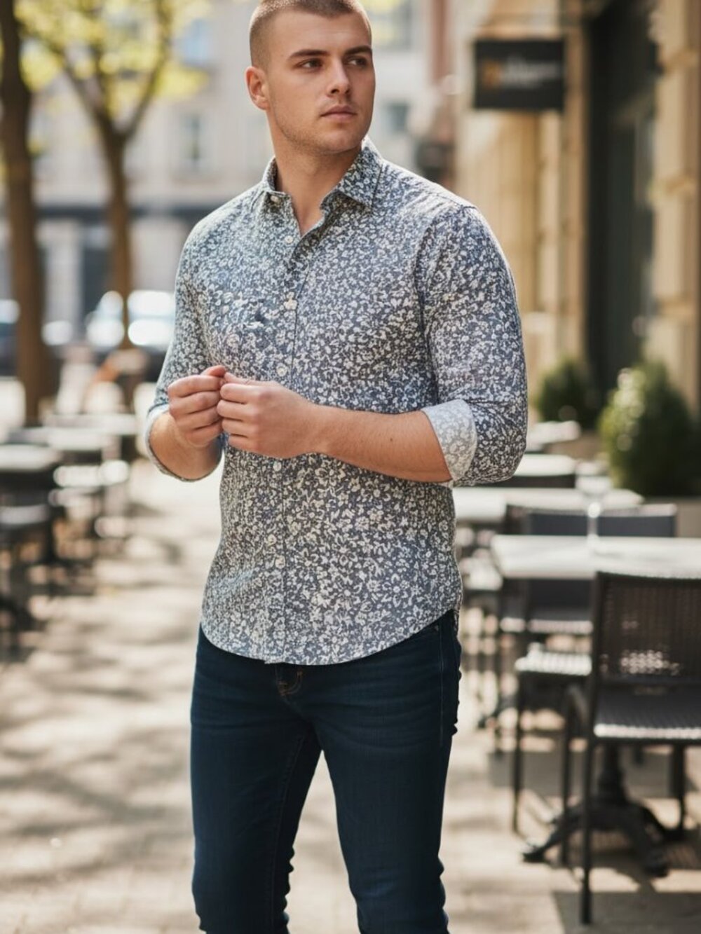 American Eagle Men's Classic Fit Floral Button Up Shirt Blue White Size S